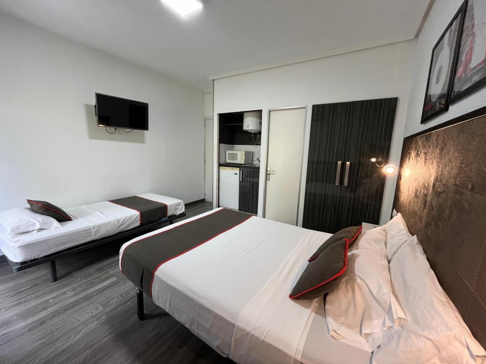 Hotel Hello Feria Madrid Exterior foto